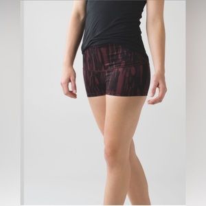 Lululemon Boogie Short (Roll Down) Painted Animal Bordeaux Drama Black